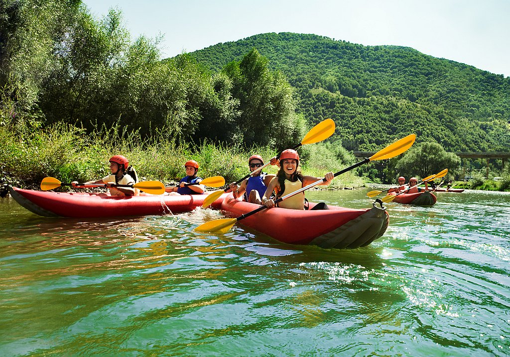 Team event canoe trip 